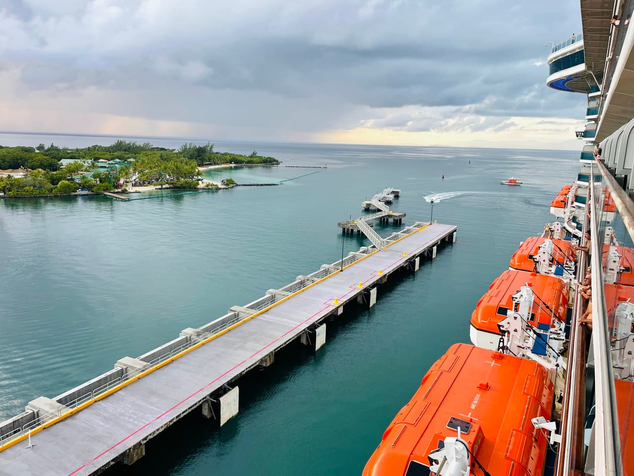 Mahogany Bay Cruise Terminal, Coxen Hole, Honduras - Área de pasajeros