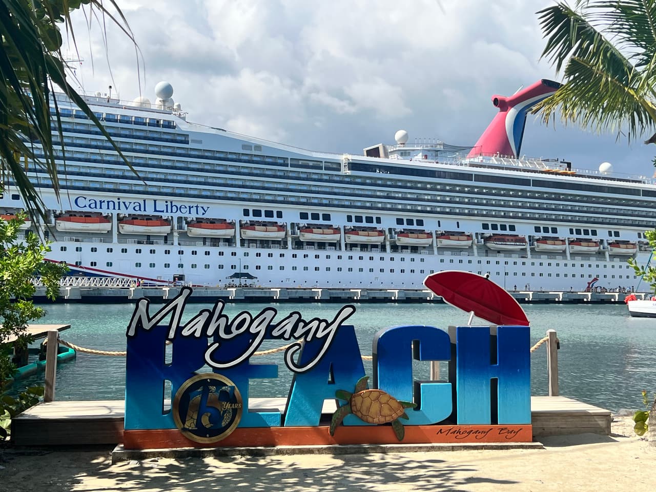 Mahogany Bay Cruise Terminal, Coxen Hole, Honduras - Mar y cielo