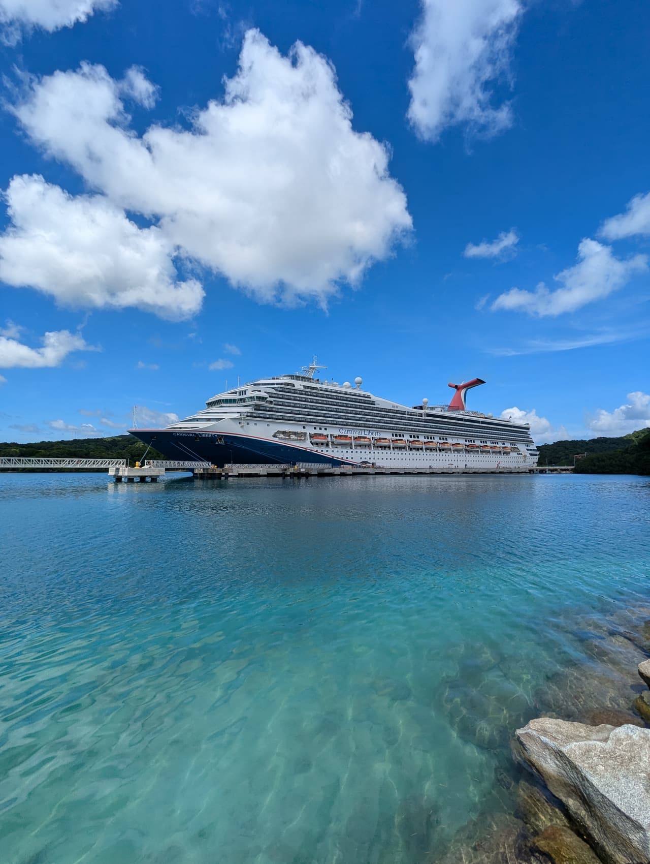 Mahogany Bay Cruise Terminal, Coxen Hole, Honduras - Vista completa de la terminal